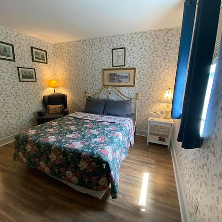 Greystone Manor Bed & Breakfast Bird-in-Hand Екстер'єр фото