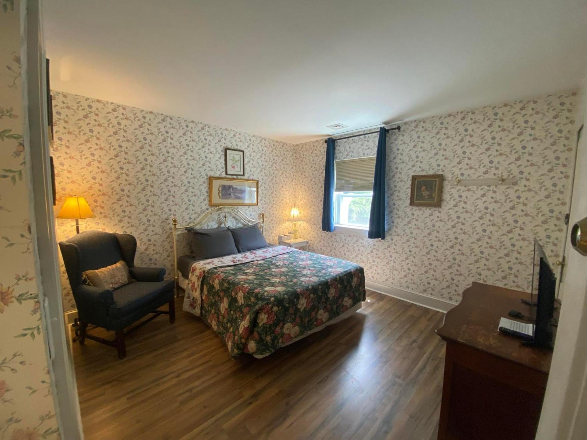 Greystone Manor Bed & Breakfast Bird-in-Hand Екстер'єр фото