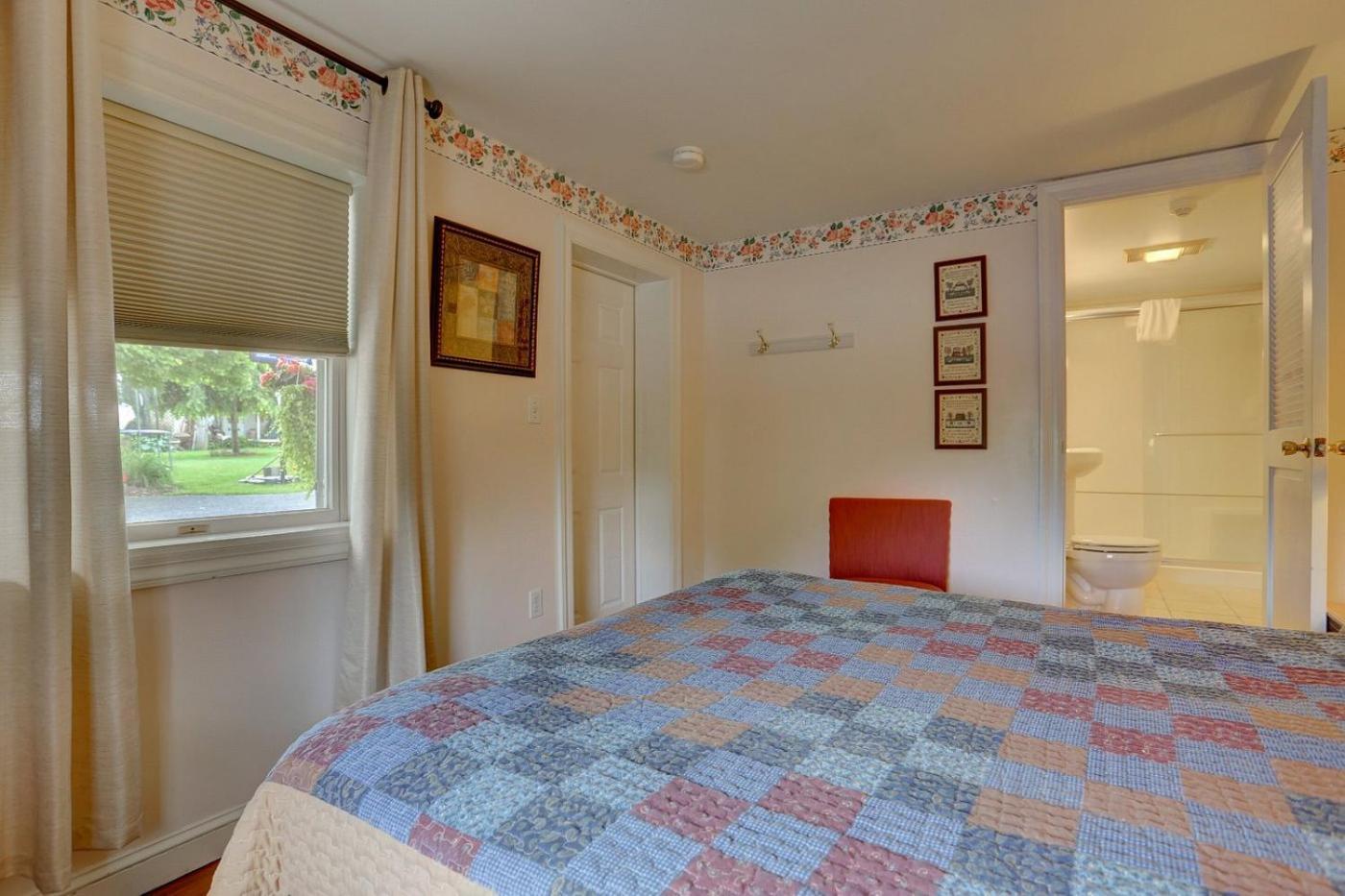 Greystone Manor Bed & Breakfast Bird-in-Hand Екстер'єр фото