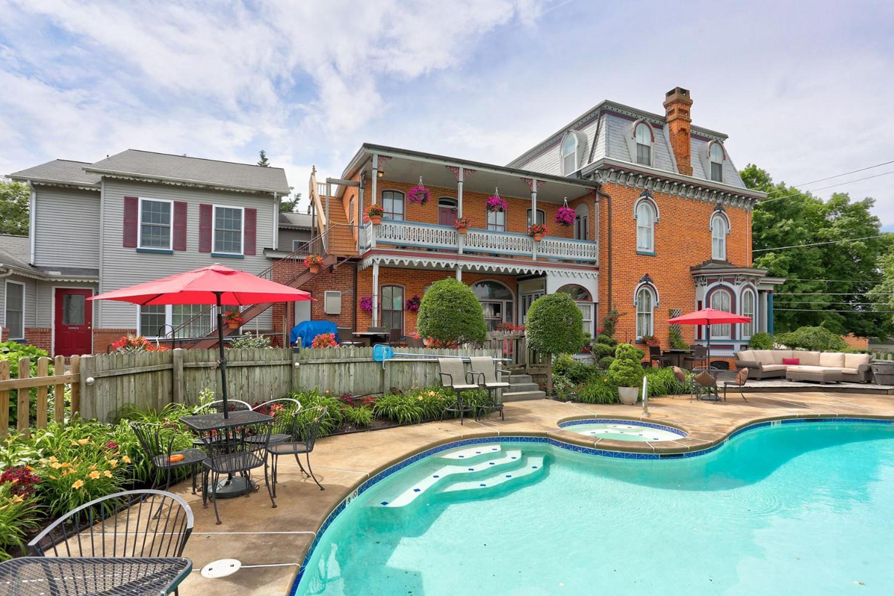 Greystone Manor Bed & Breakfast Bird-in-Hand Екстер'єр фото