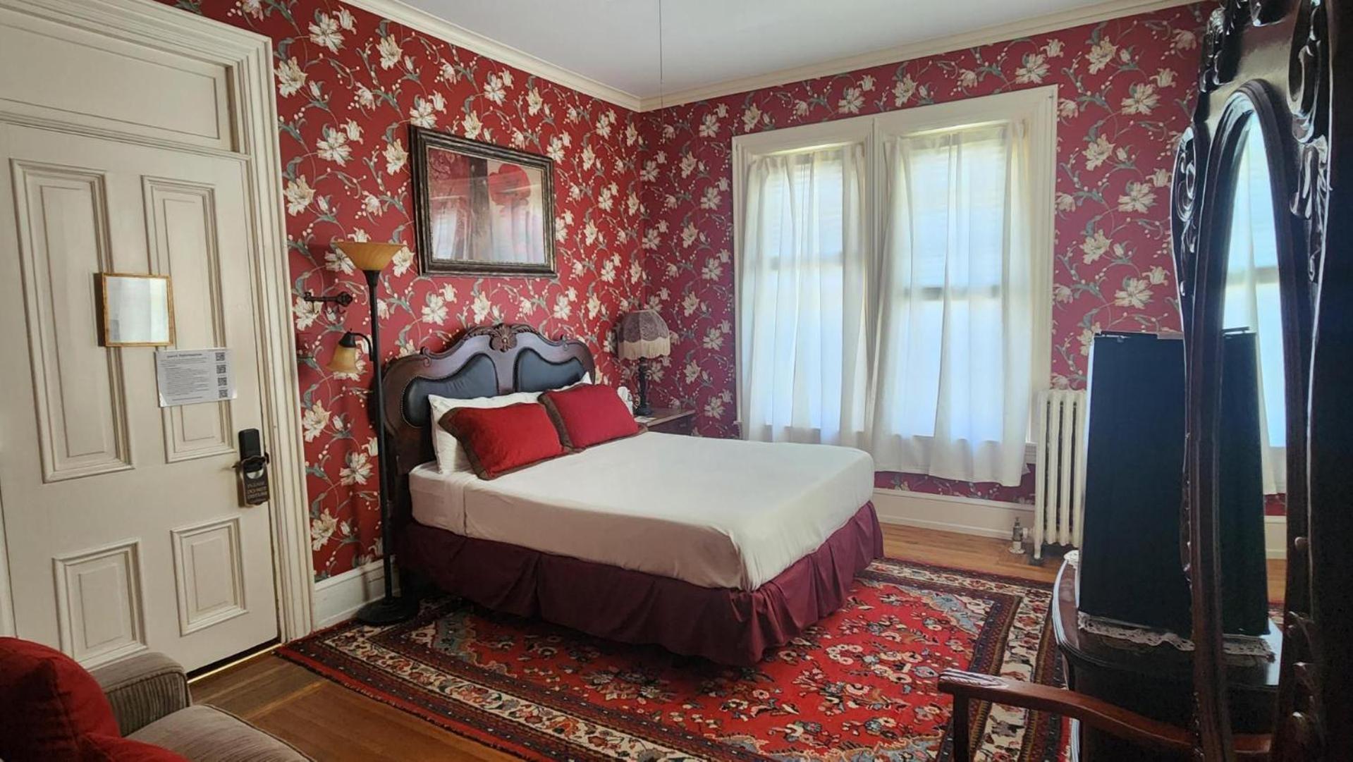 Greystone Manor Bed & Breakfast Bird-in-Hand Екстер'єр фото