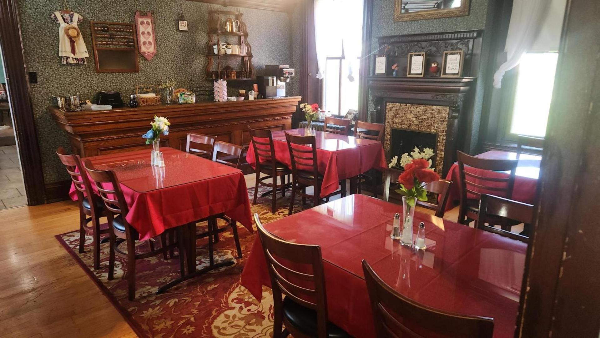 Greystone Manor Bed & Breakfast Bird-in-Hand Екстер'єр фото