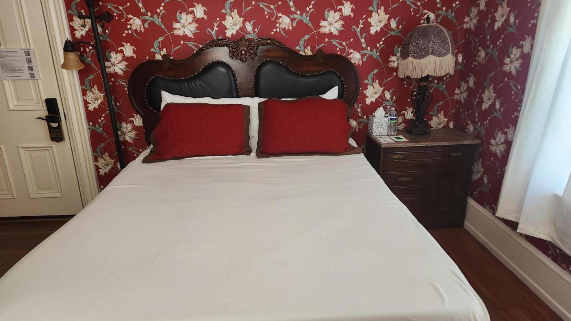 Greystone Manor Bed & Breakfast Bird-in-Hand Екстер'єр фото