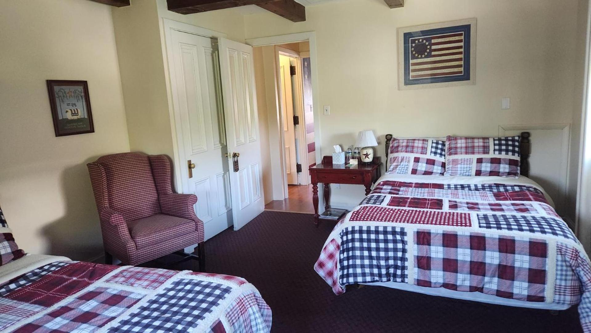Greystone Manor Bed & Breakfast Bird-in-Hand Екстер'єр фото