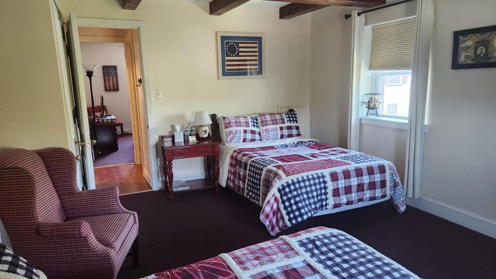 Greystone Manor Bed & Breakfast Bird-in-Hand Екстер'єр фото