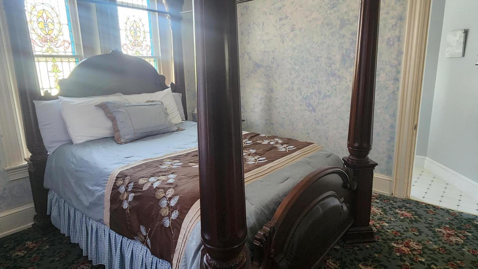 Greystone Manor Bed & Breakfast Bird-in-Hand Екстер'єр фото
