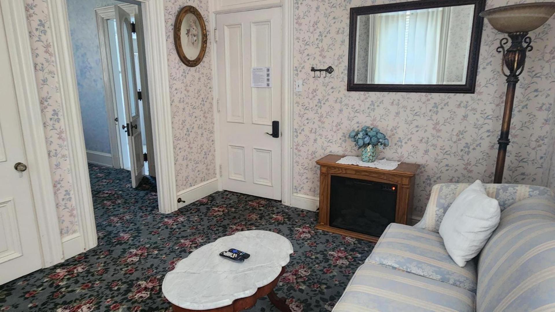 Greystone Manor Bed & Breakfast Bird-in-Hand Екстер'єр фото