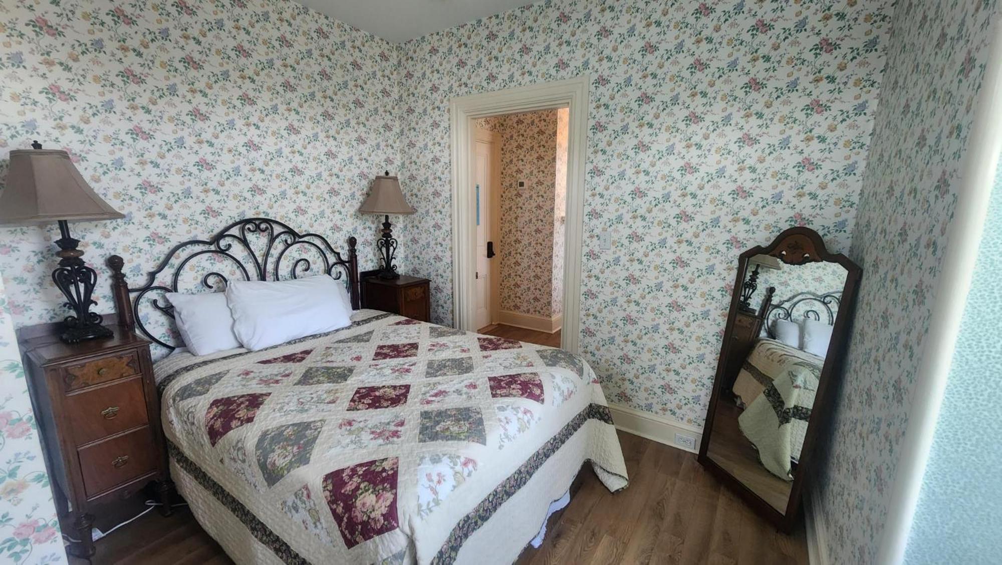 Greystone Manor Bed & Breakfast Bird-in-Hand Екстер'єр фото