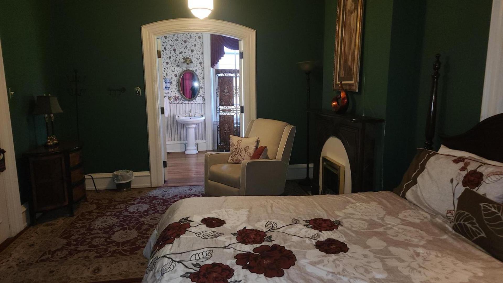 Greystone Manor Bed & Breakfast Bird-in-Hand Екстер'єр фото