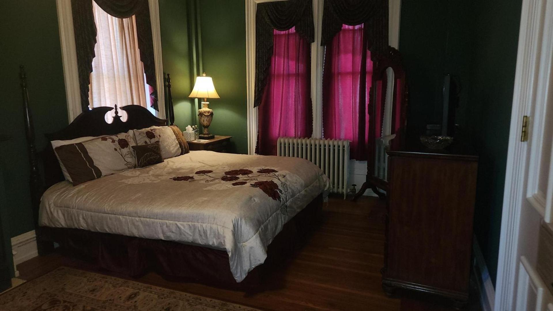 Greystone Manor Bed & Breakfast Bird-in-Hand Екстер'єр фото