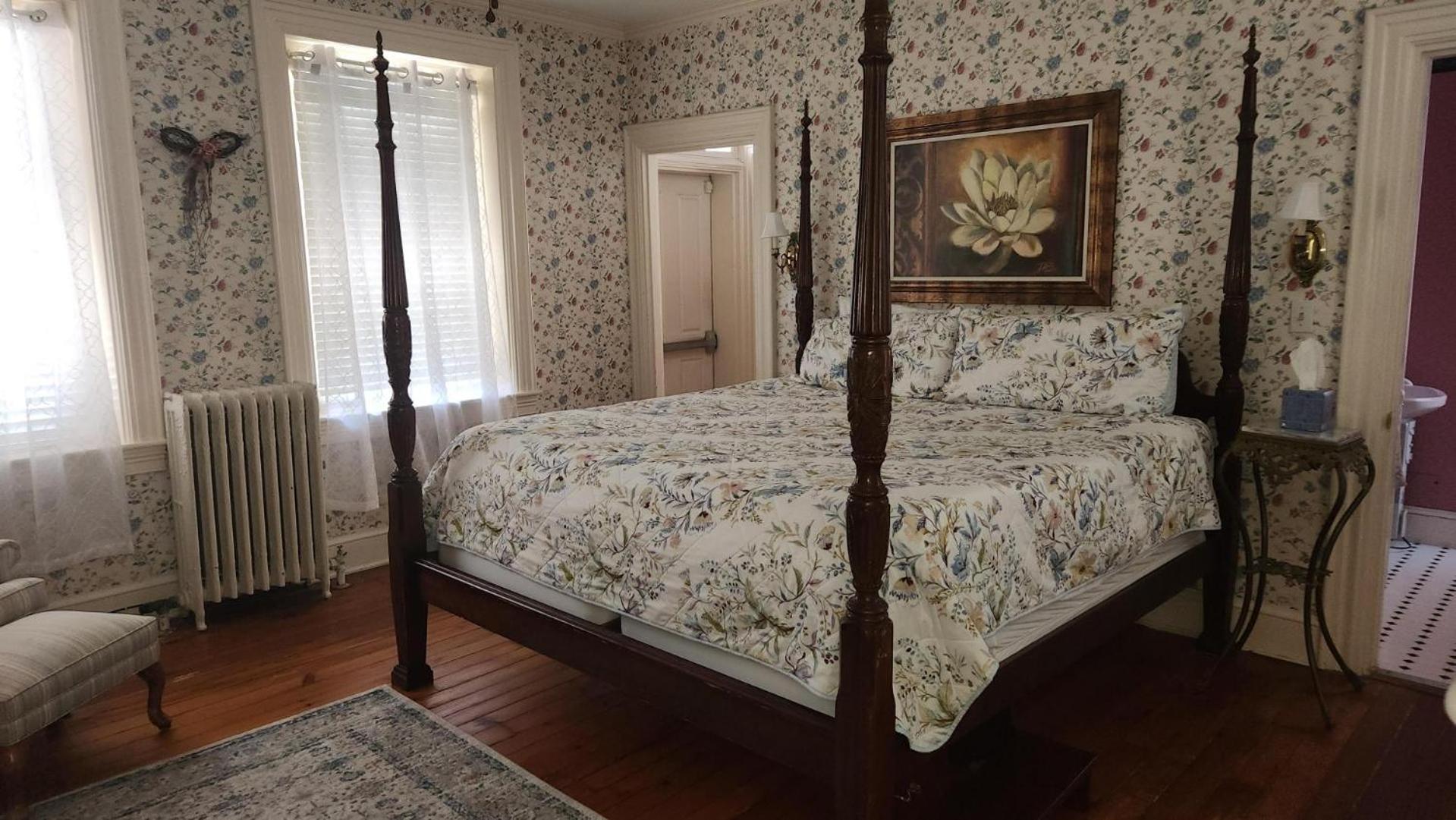Greystone Manor Bed & Breakfast Bird-in-Hand Екстер'єр фото