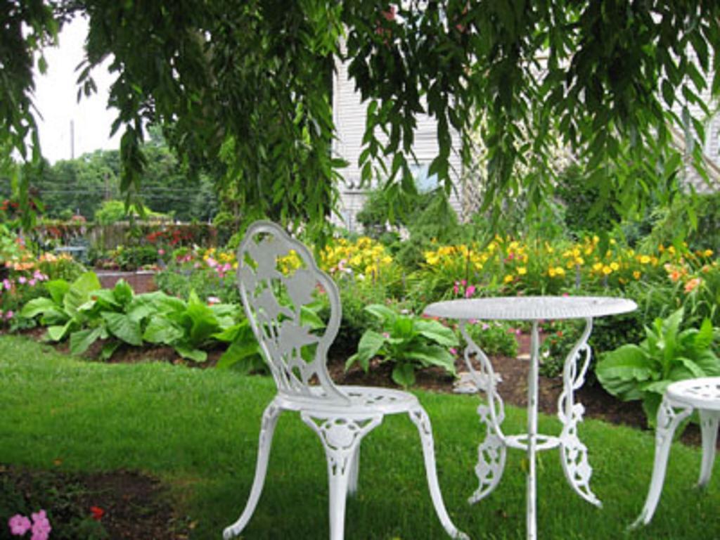 Greystone Manor Bed & Breakfast Bird-in-Hand Екстер'єр фото