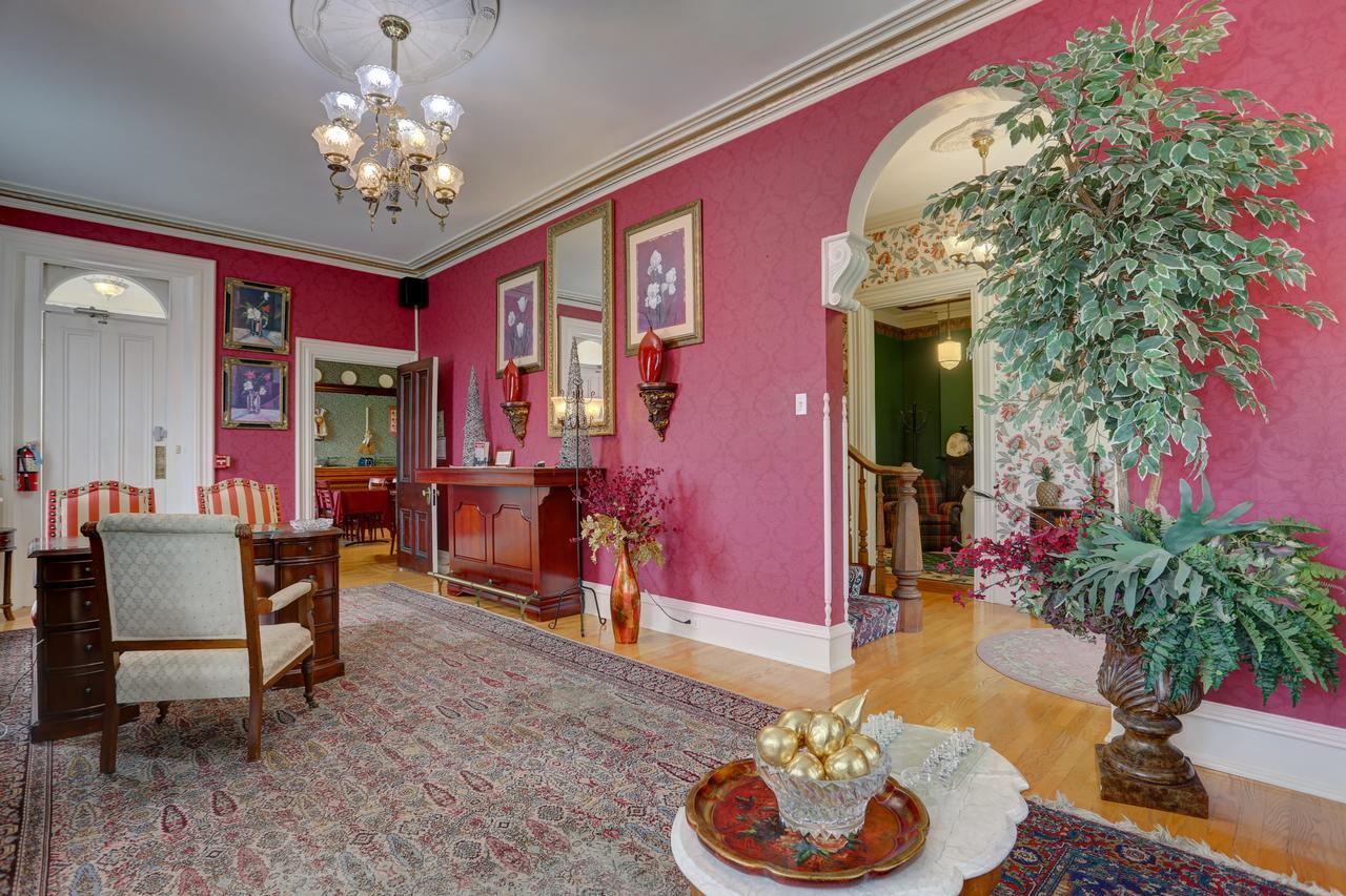 Greystone Manor Bed & Breakfast Bird-in-Hand Екстер'єр фото
