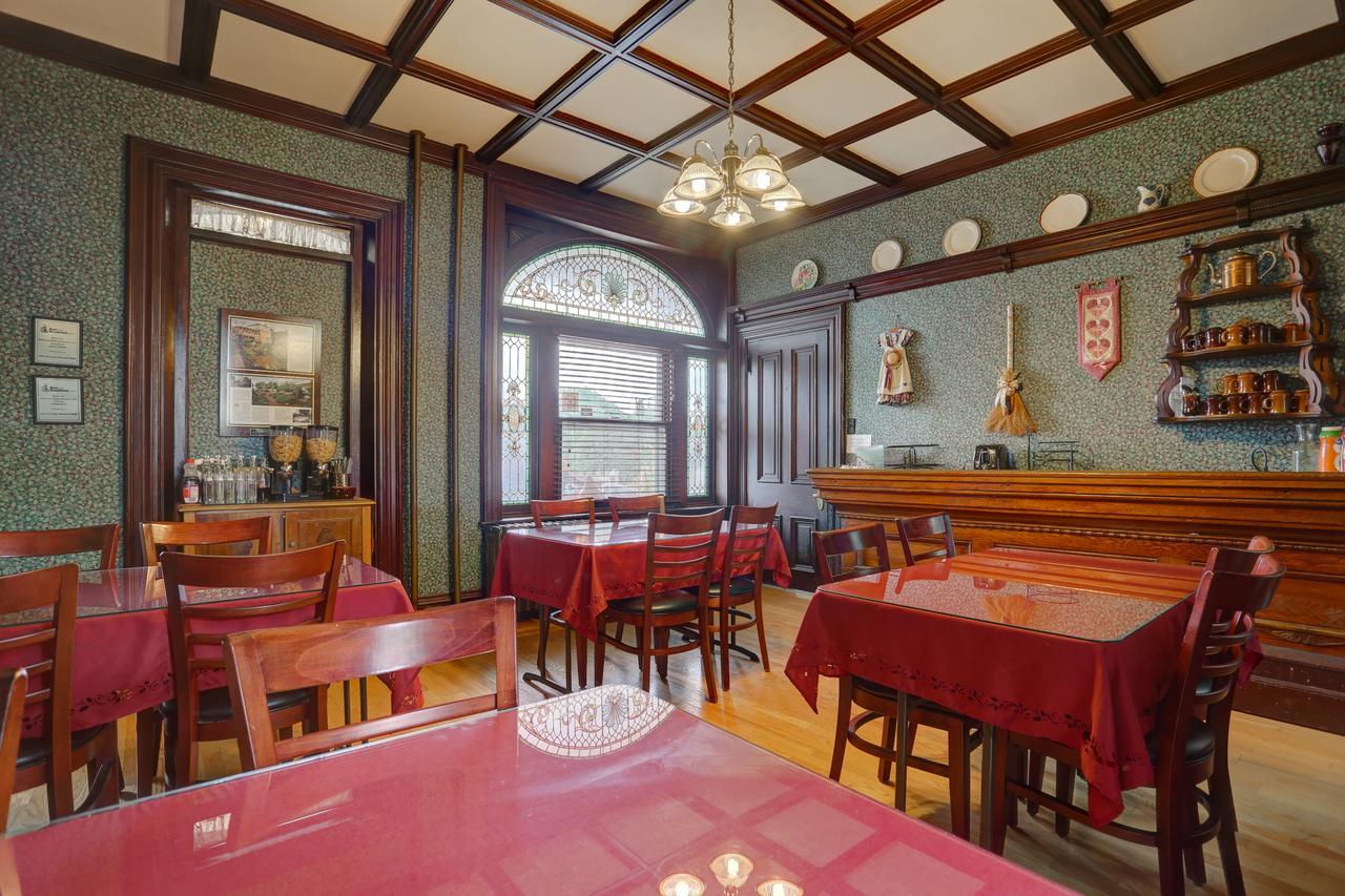 Greystone Manor Bed & Breakfast Bird-in-Hand Екстер'єр фото